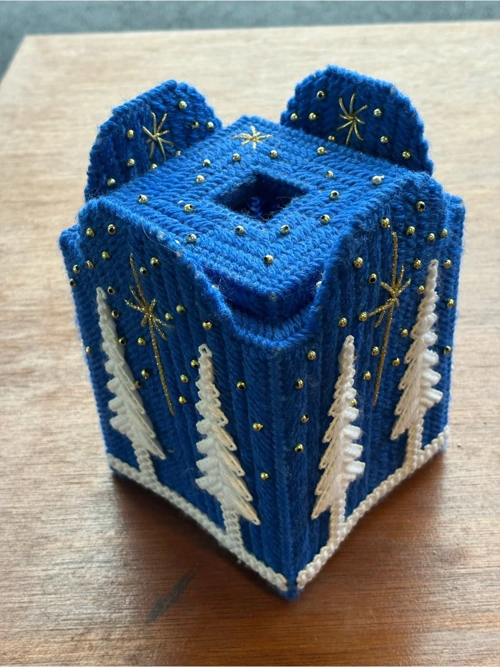 VTG handmade 1995 plastic canvas tissue box cover pattern.